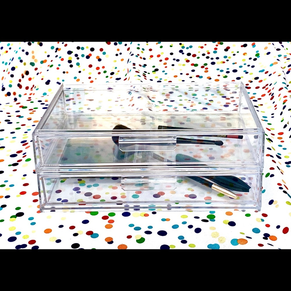 2 stackable acrylic storage drawers!